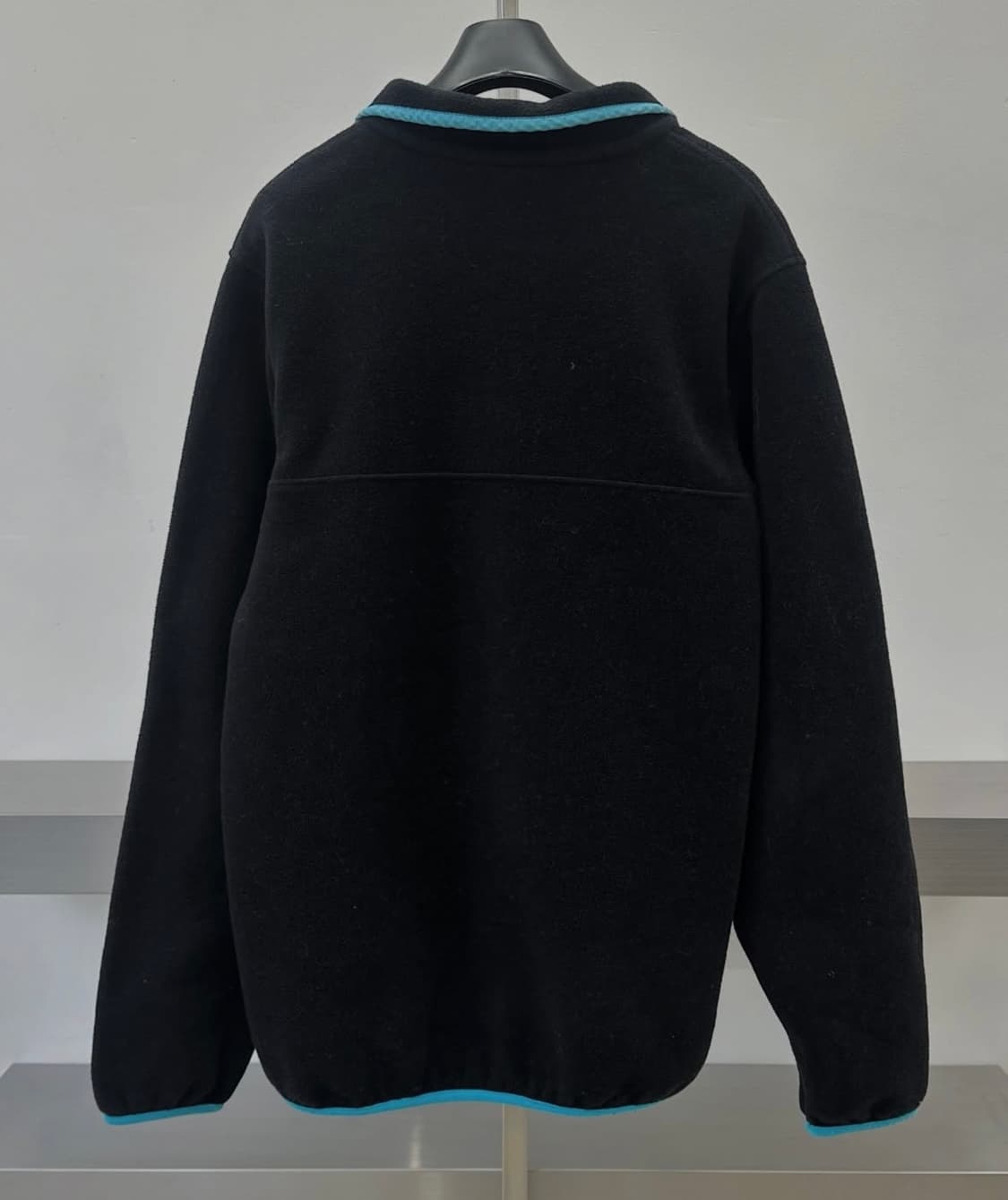 파타고니아 신칠라 스냅 플리스 블랙/스카이블루 y2k 상품이미지2