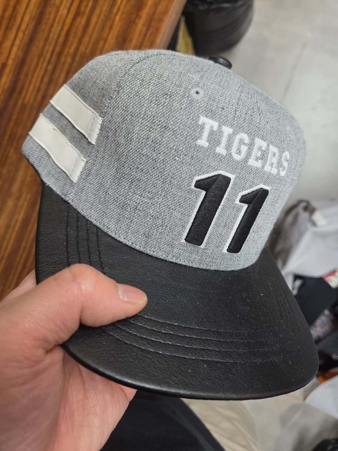 기아타이거즈 11번 자수로고 레더 스냅백 모자 프리  상품이미지8