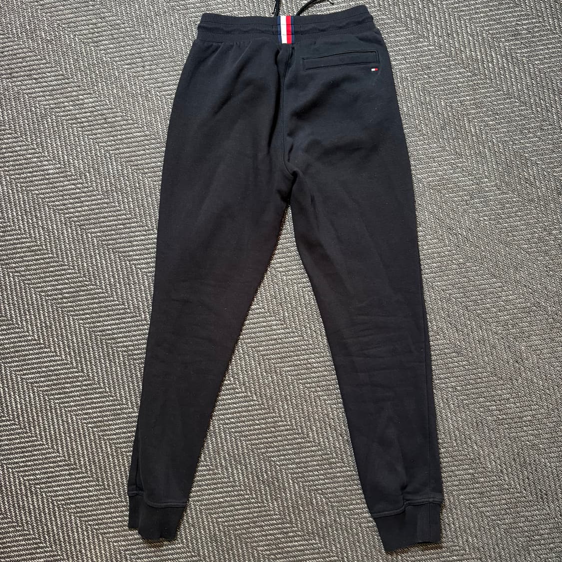 타미힐피거 로고 블랙 조거 스웨트 팬츠(S) 상품이미지4