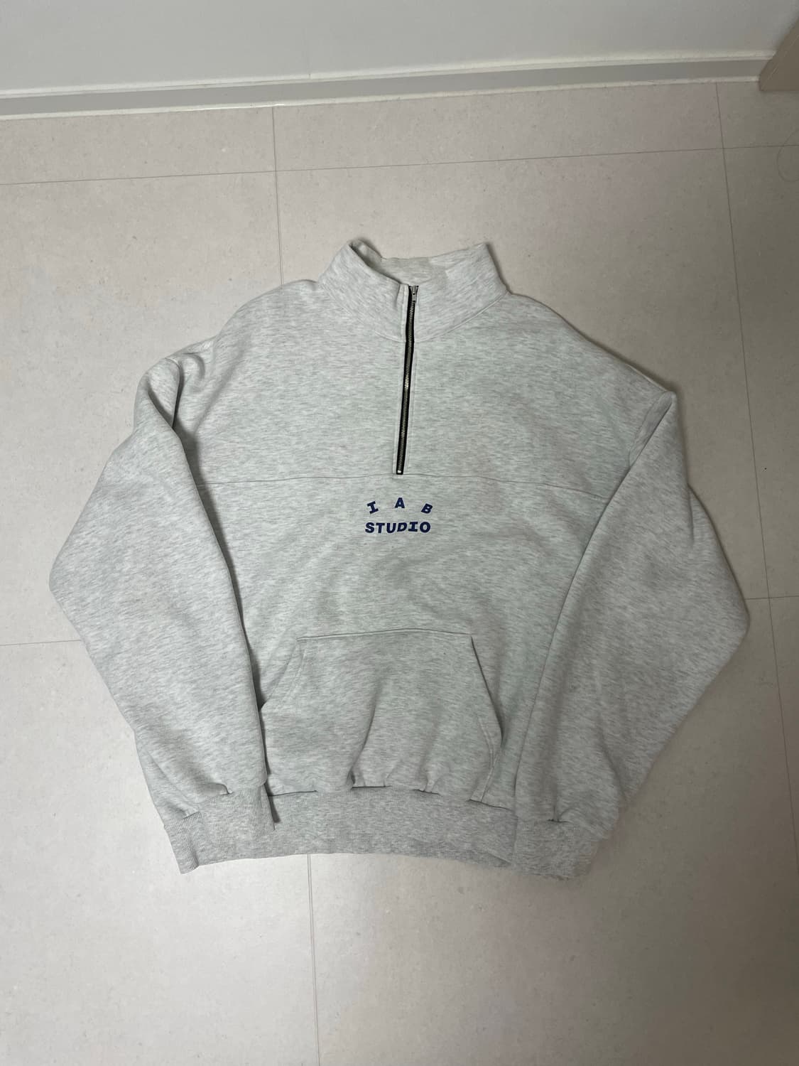 아이앱 스튜디오 하프집업 상품이미지1