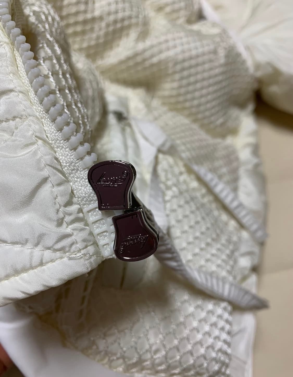 몽클레어 테크니컬 나일론 소재 다운 패딩 상품이미지8