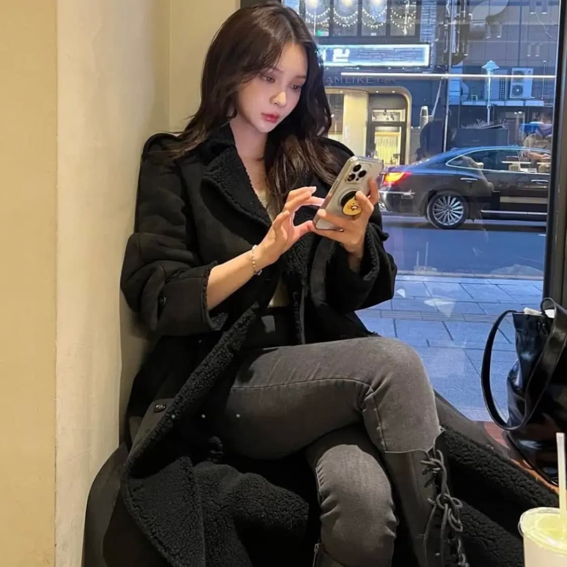 미젬므 블랙 스웨이드 롱무스탕 상품이미지1