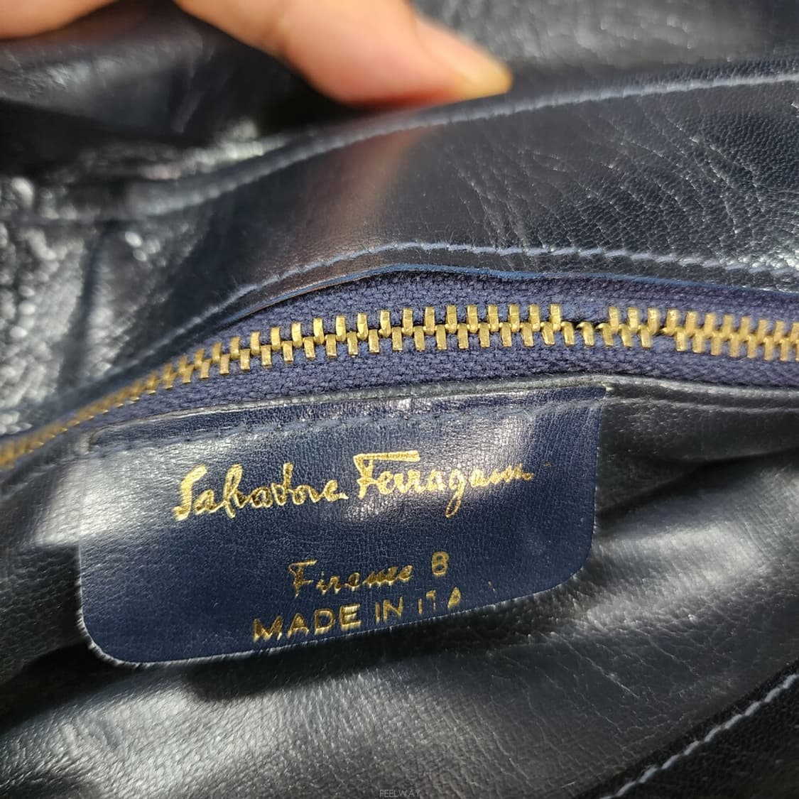 페라가모 빈티지 크로스백 상품이미지8