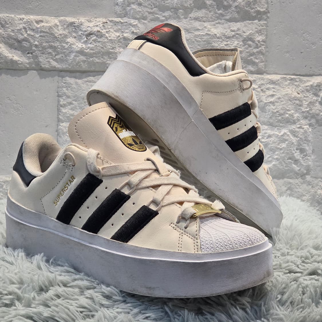 8w-30:아디다스 오리지널스 슈퍼스타 볼드 플랫폼 화이트 블랙 225m 상품이미지4