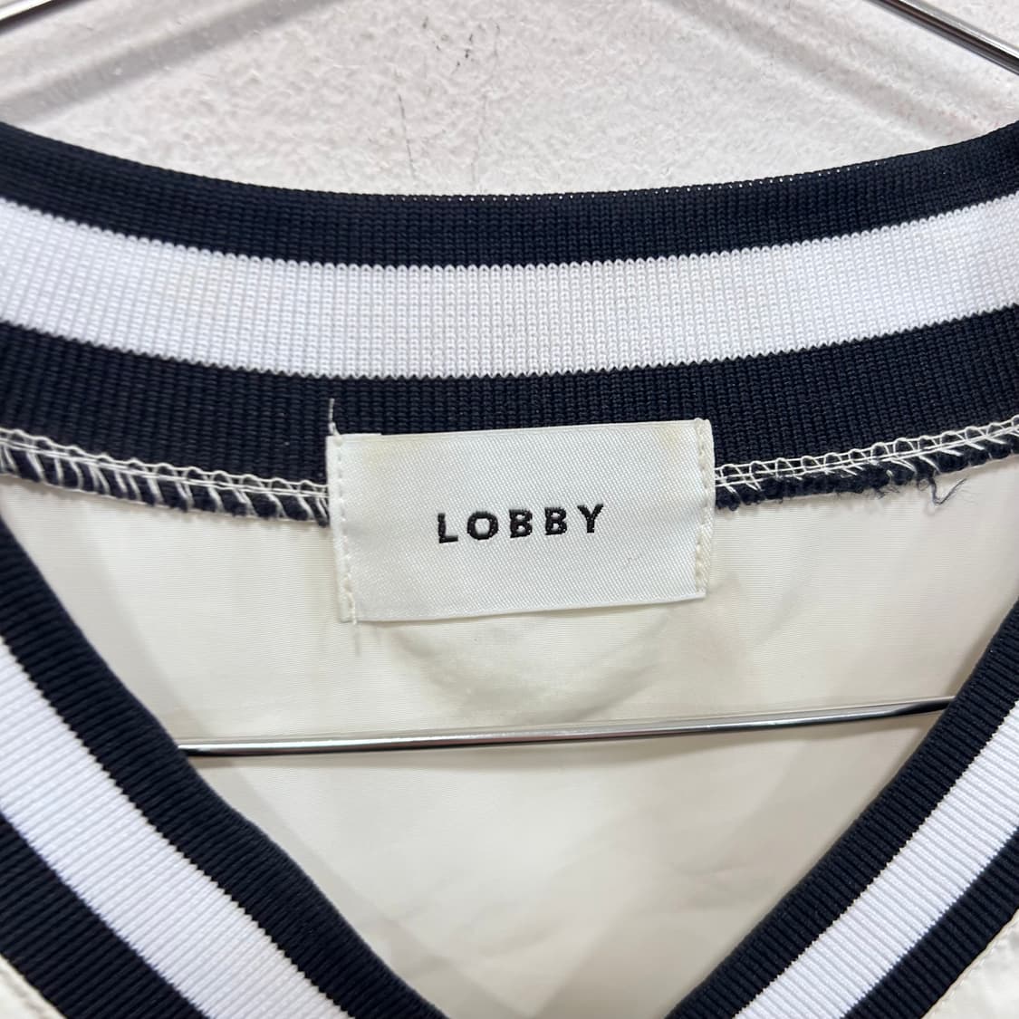 LOBBY 어센틱 브이넥 오버핏 나일론 맨투맨 상품이미지3