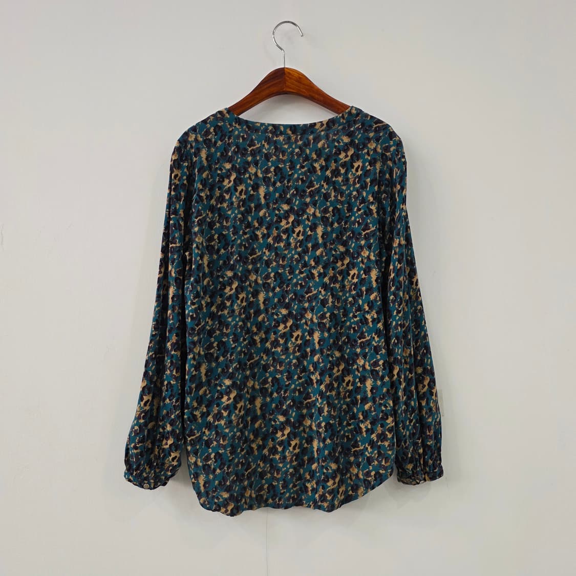  soyaconcept 레오파드 패턴 브이넥 블라우스 상품이미지2