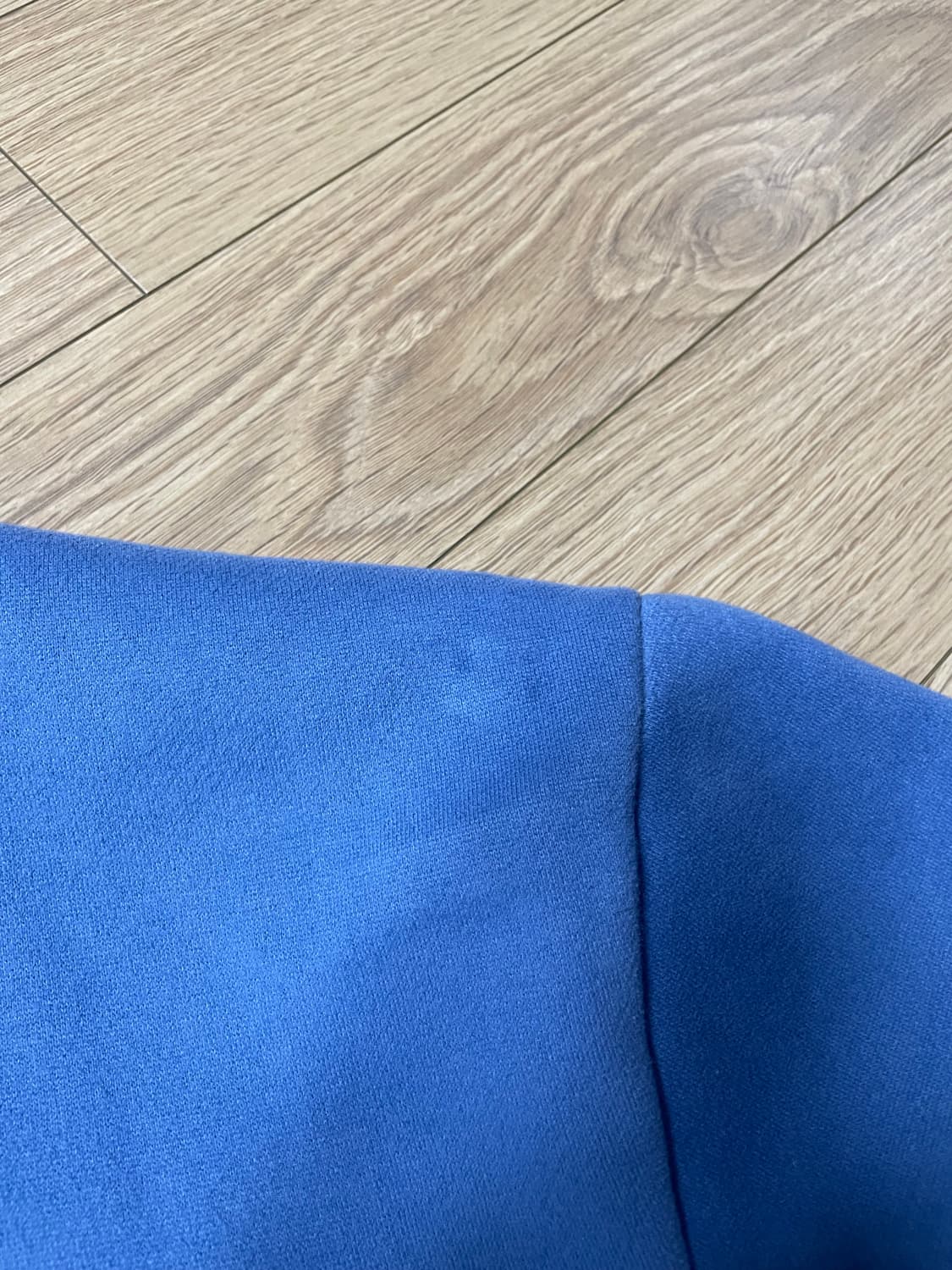 보세  맨투맨 판매합니다 상품이미지3