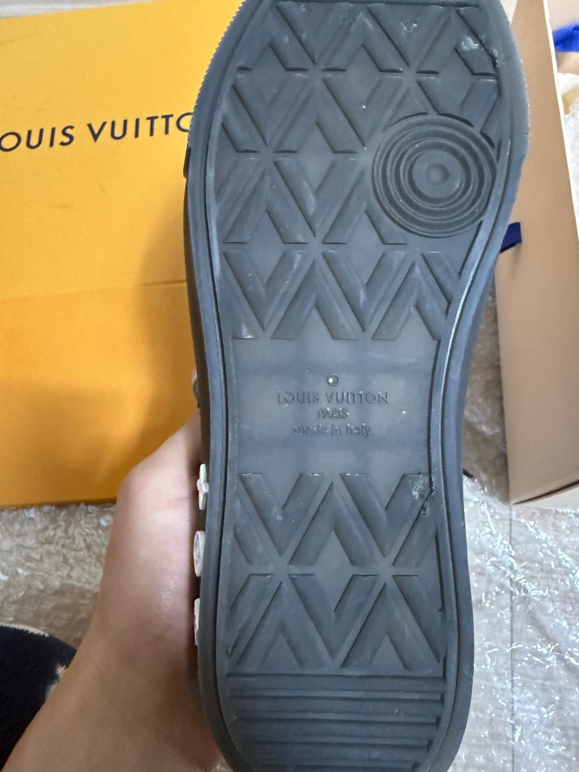 루이비통 다미에 스니커즈 6사이즈 포이즌 감정서포함 ☺️ 상태굳 판매  상품이미지4