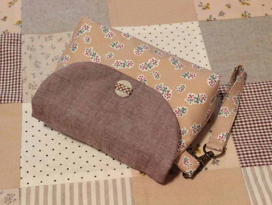 핸드메이드 베이지 꽃무늬 스트랩 파우치 상품이미지4