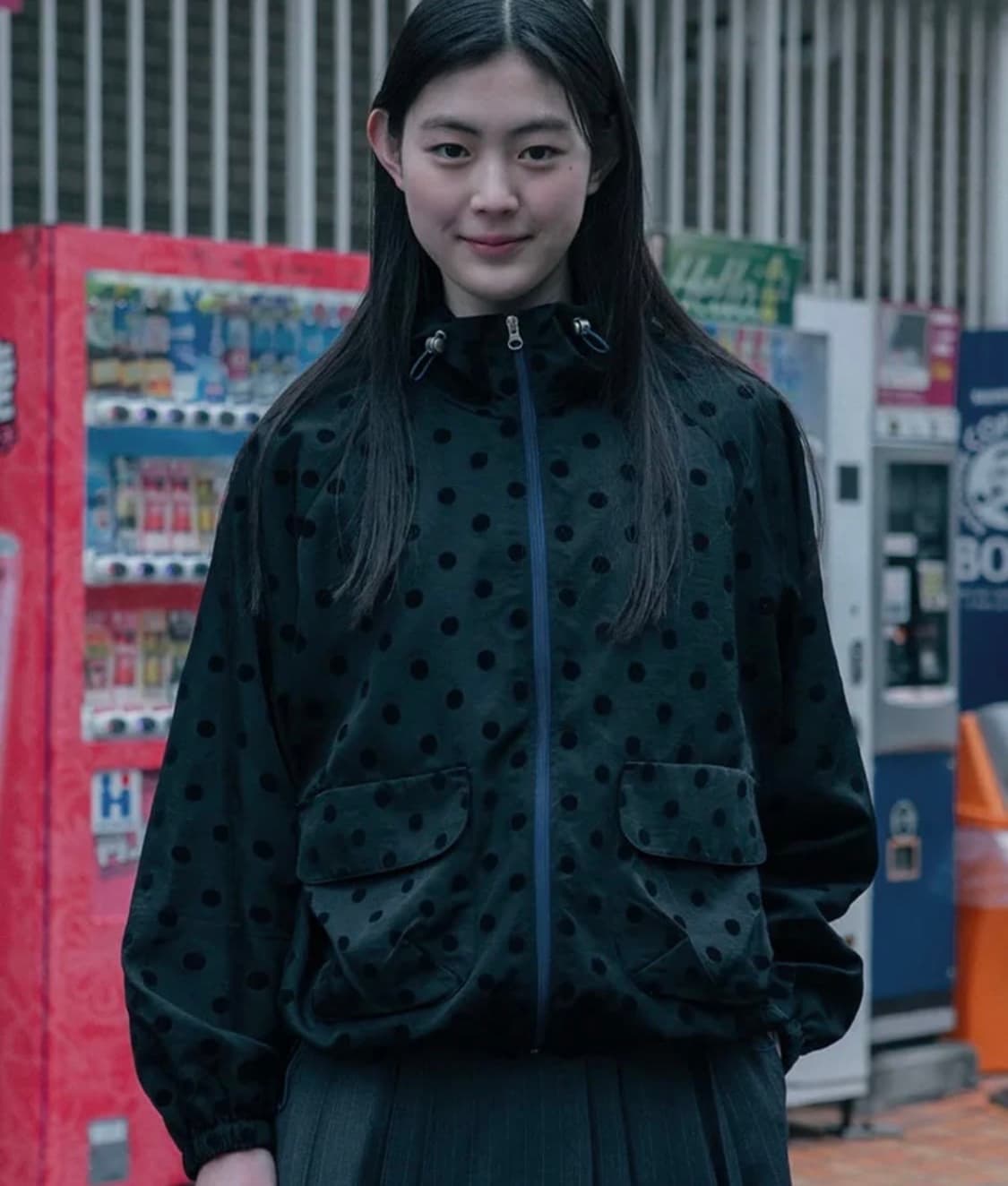 오헤시오 토트 프릴 후드 바람막이 블랙 상품이미지1