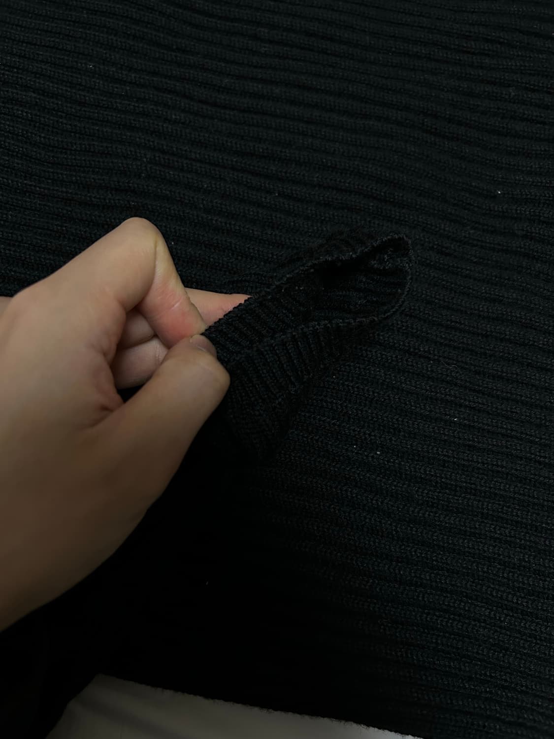 CP Company 렌즈 골지 터틀넥 니트 블랙 52(105) 판매합니다 상품이미지4