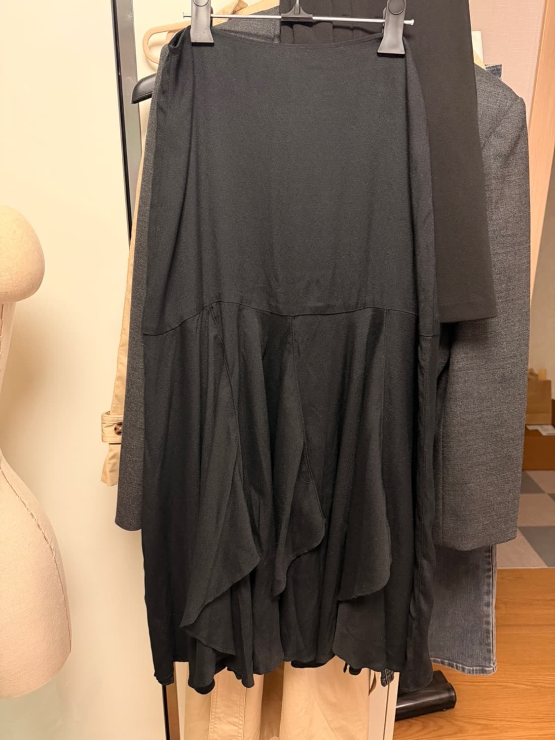 리포메이션 vida 블랙 플리츠 미디 스커트 비스코스플레어스커트 상품이미지7