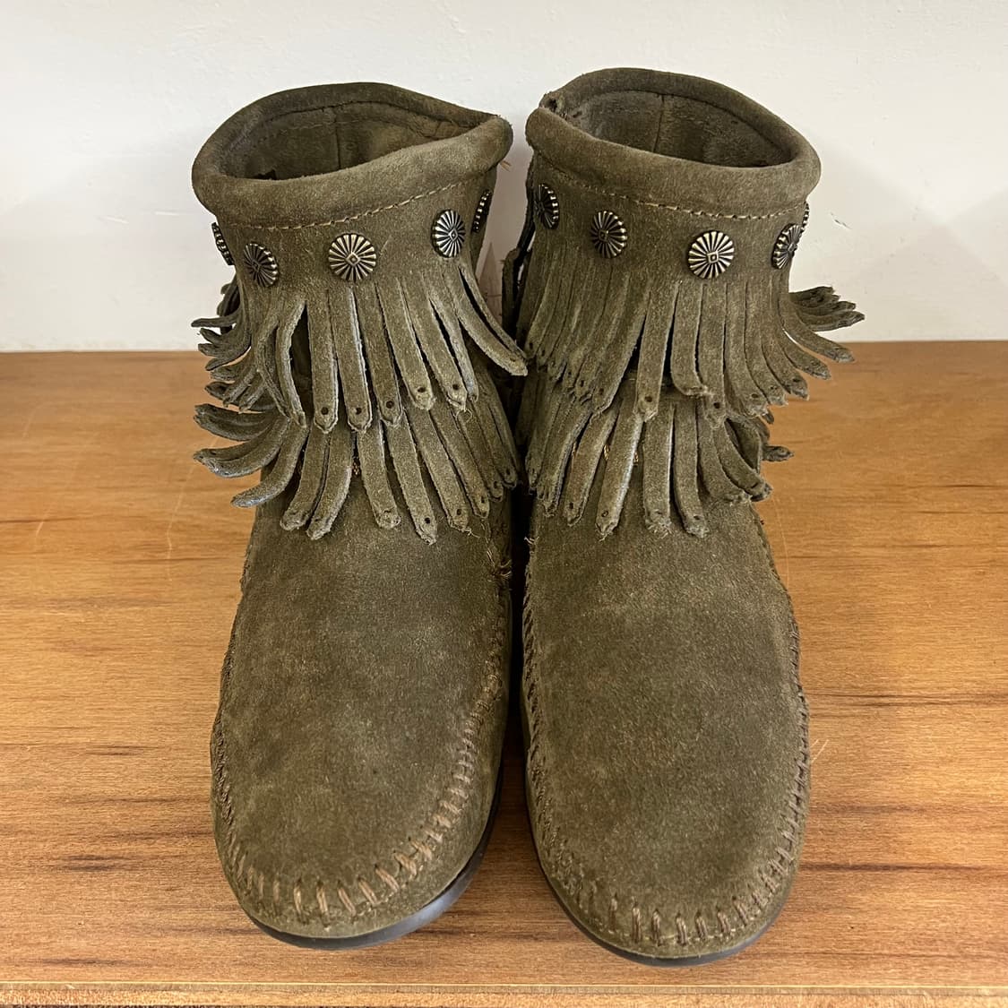 미네통카 더블 프린지 부츠 '카키' 상품이미지1