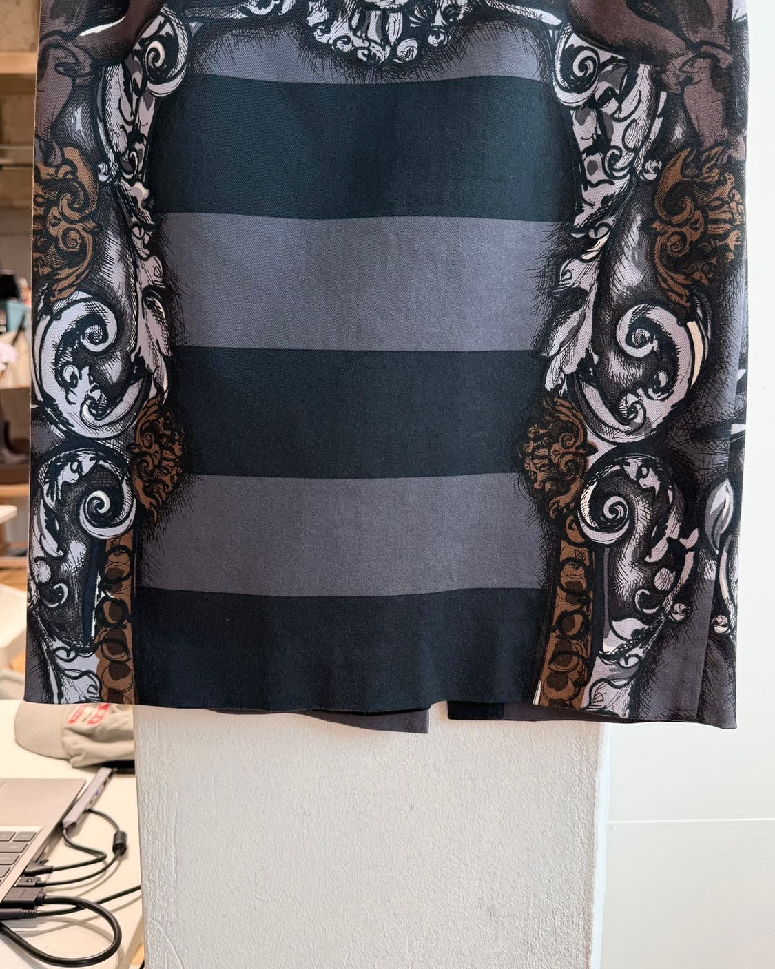 프라다 몽키 셰럽 프린팅 미디스커트  상품이미지4