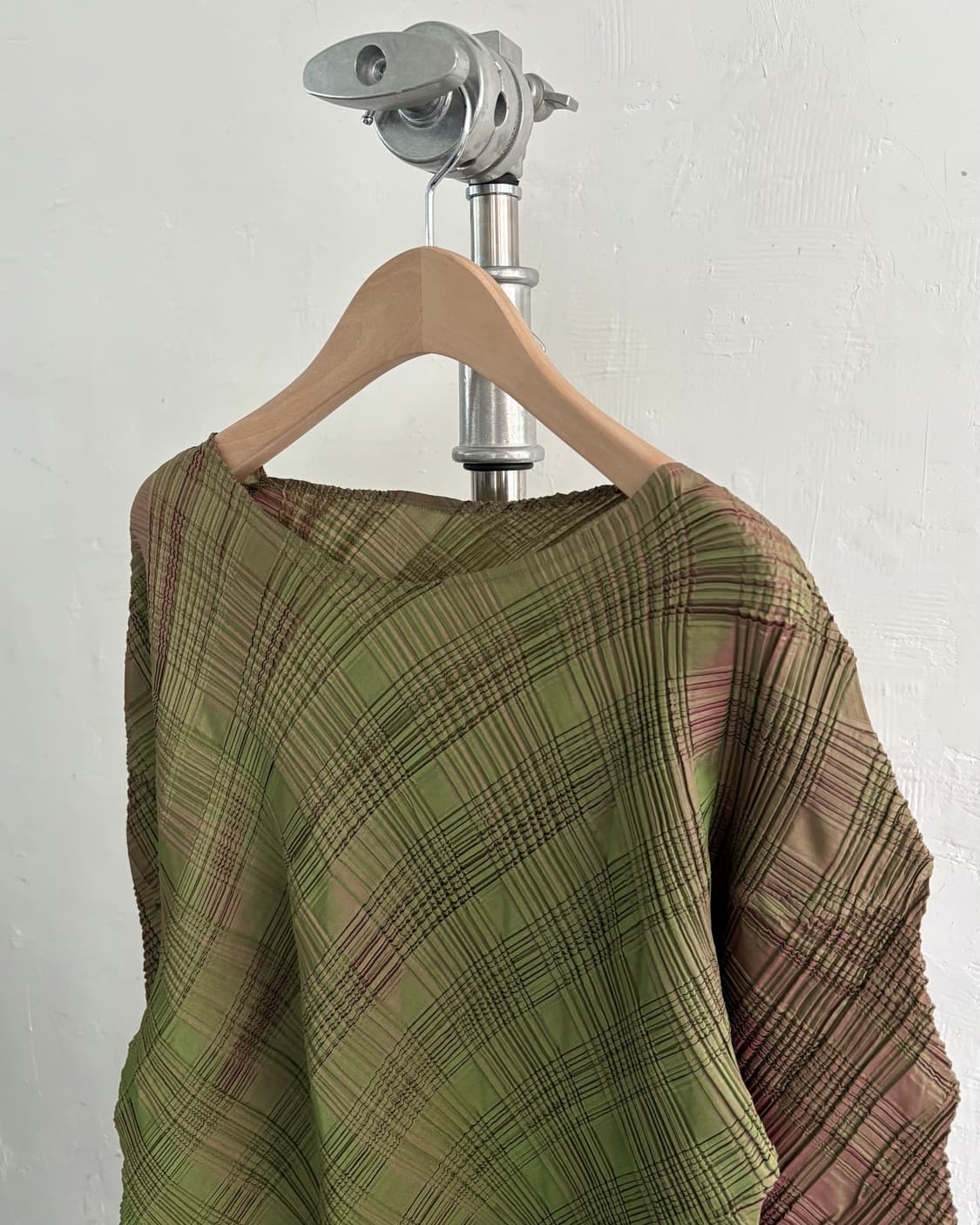 Issey Miyake 이세이미야케 그린 보트넥 플리츠 티셔츠 상품이미지2