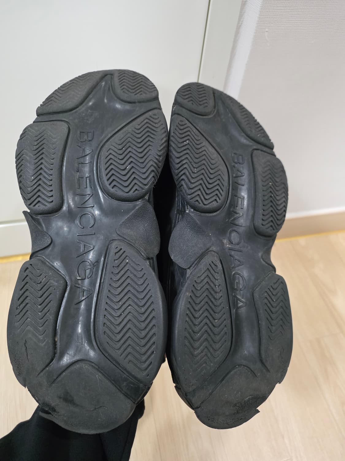 발렌시아가 트리플S 트레이너 트리플 블랙 43 상품이미지4