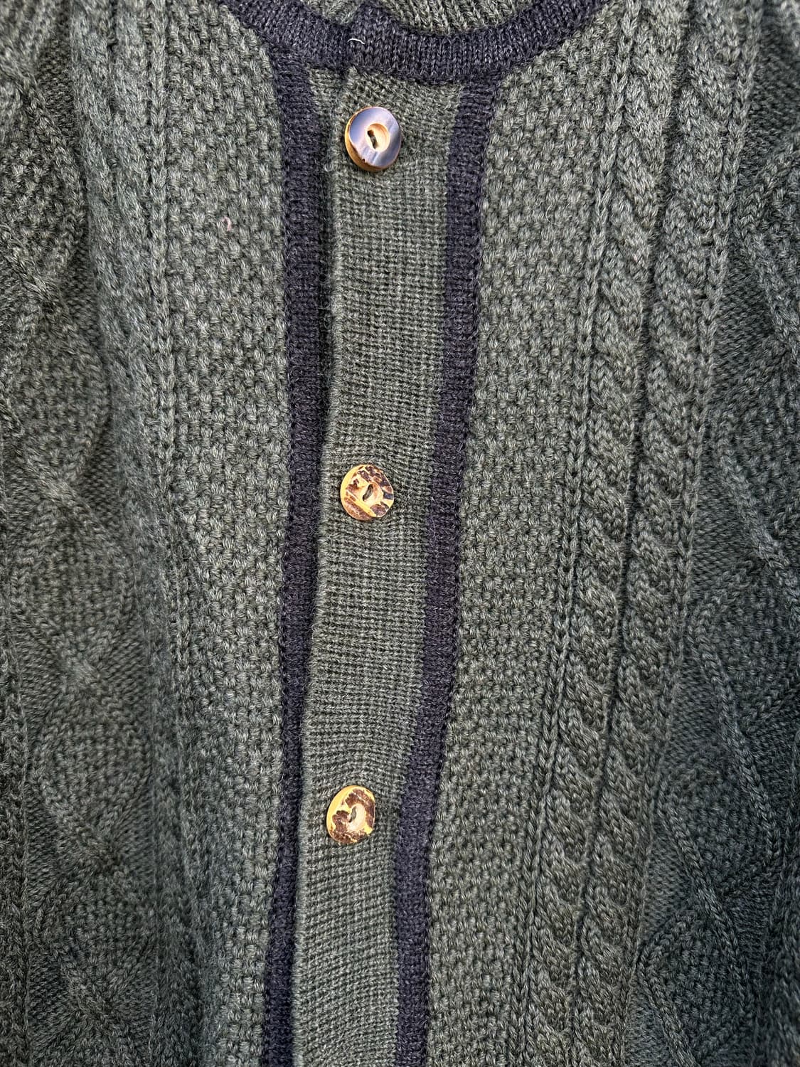 포레스트 그린 컬러에 티롤리안(Tyrolean) 가디건 상품이미지4