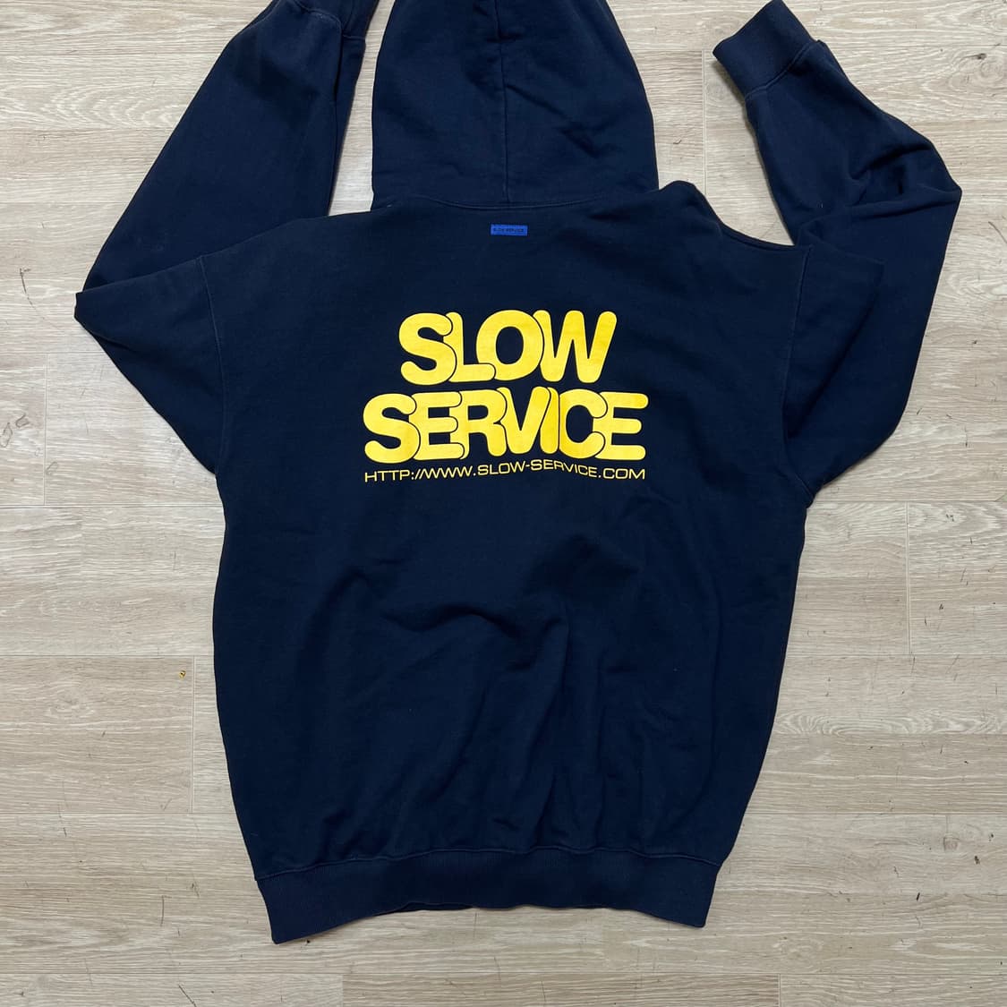 슬로우서비스 빅프린팅 백로고 후드티 [네이비] L/100 상품이미지5