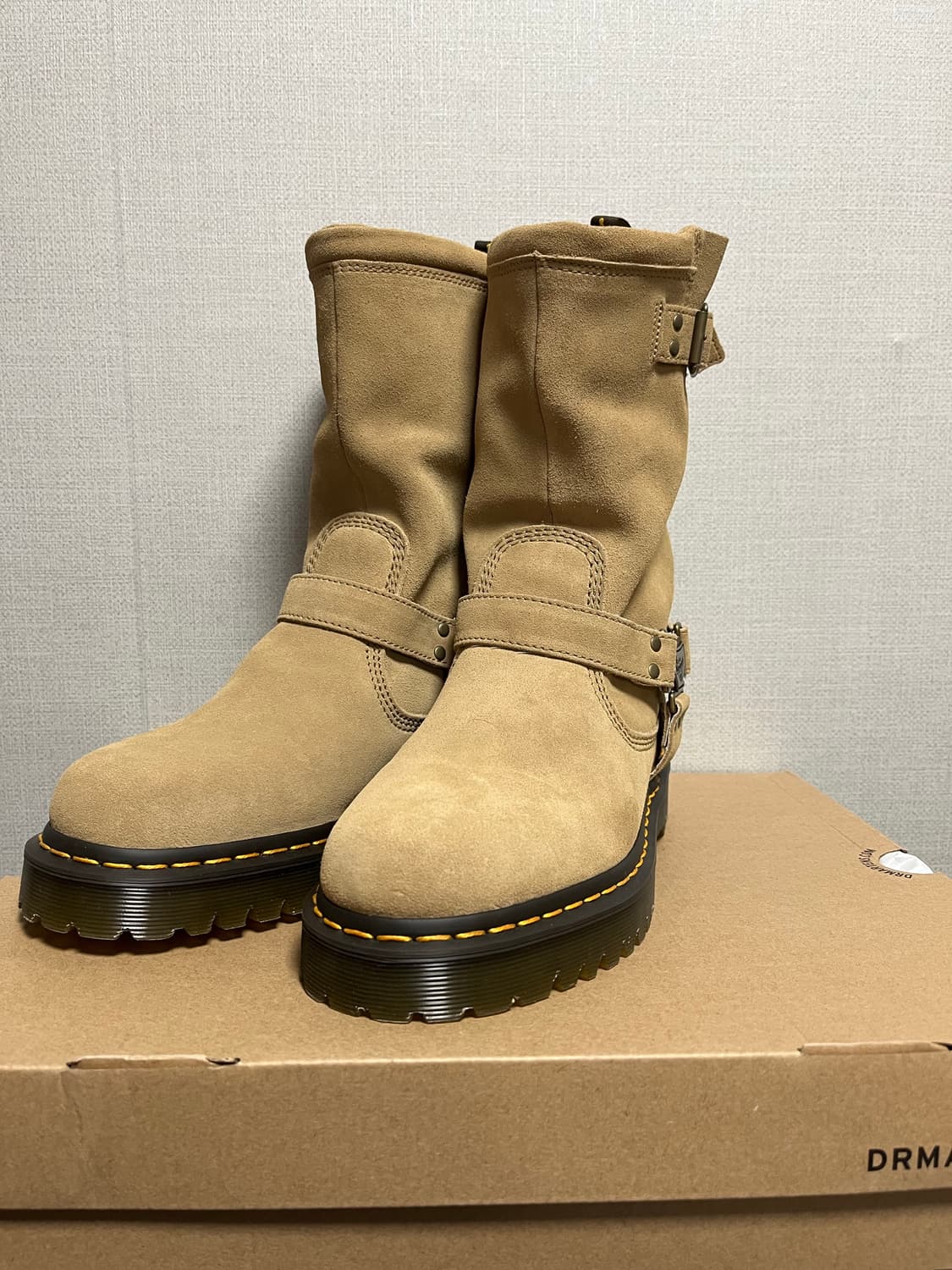 닥터마틴 애니스톤 하이 바이커 부츠 상품이미지1