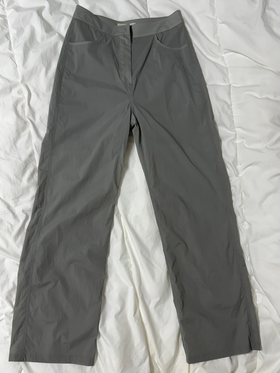 새상품 아모멘토 24ss 나일론 팬츠 상품이미지1