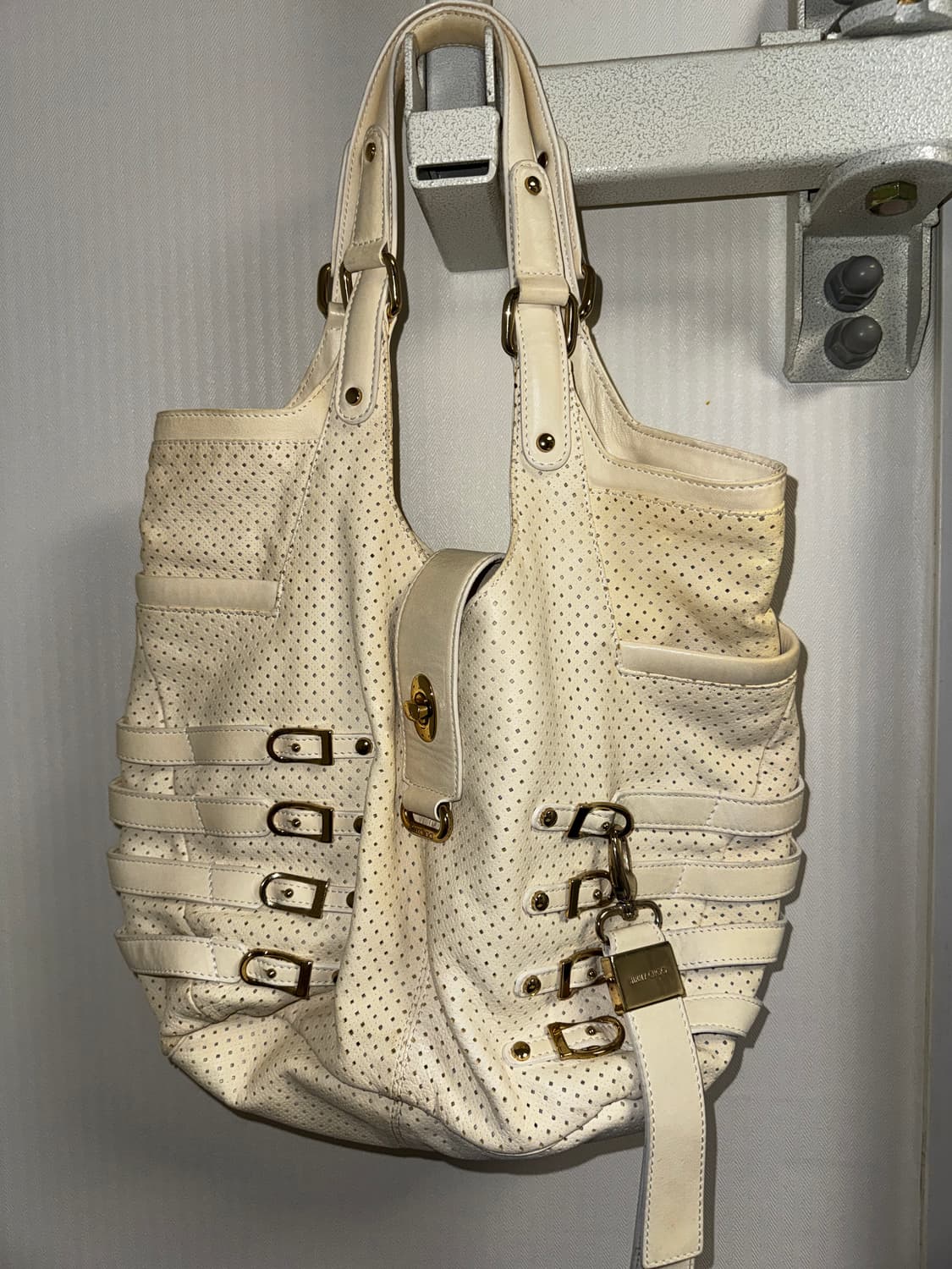 지미추 퍼포레이티브 버클 레더백 상품이미지1