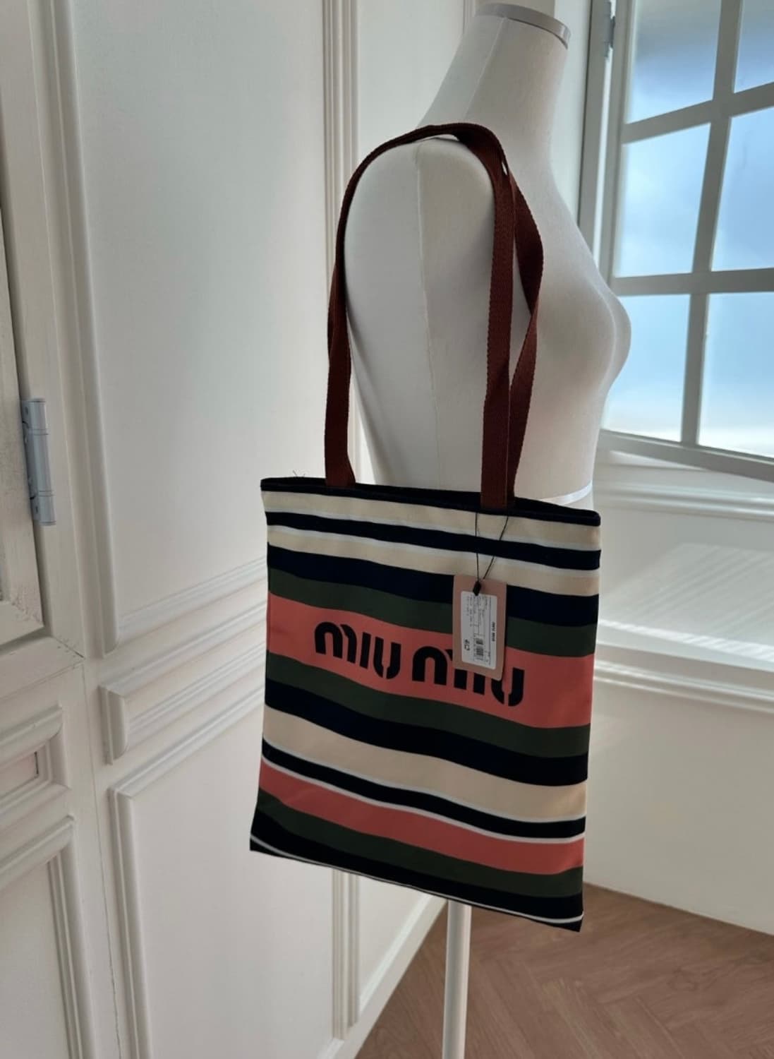 미우미우 캔버스 에코백  상품이미지4