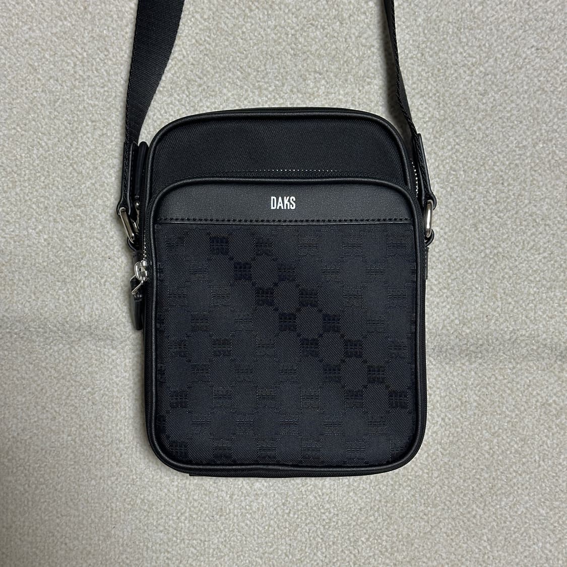 닥스 블랙 DD패턴 포켓 미니크로스백 상품이미지2