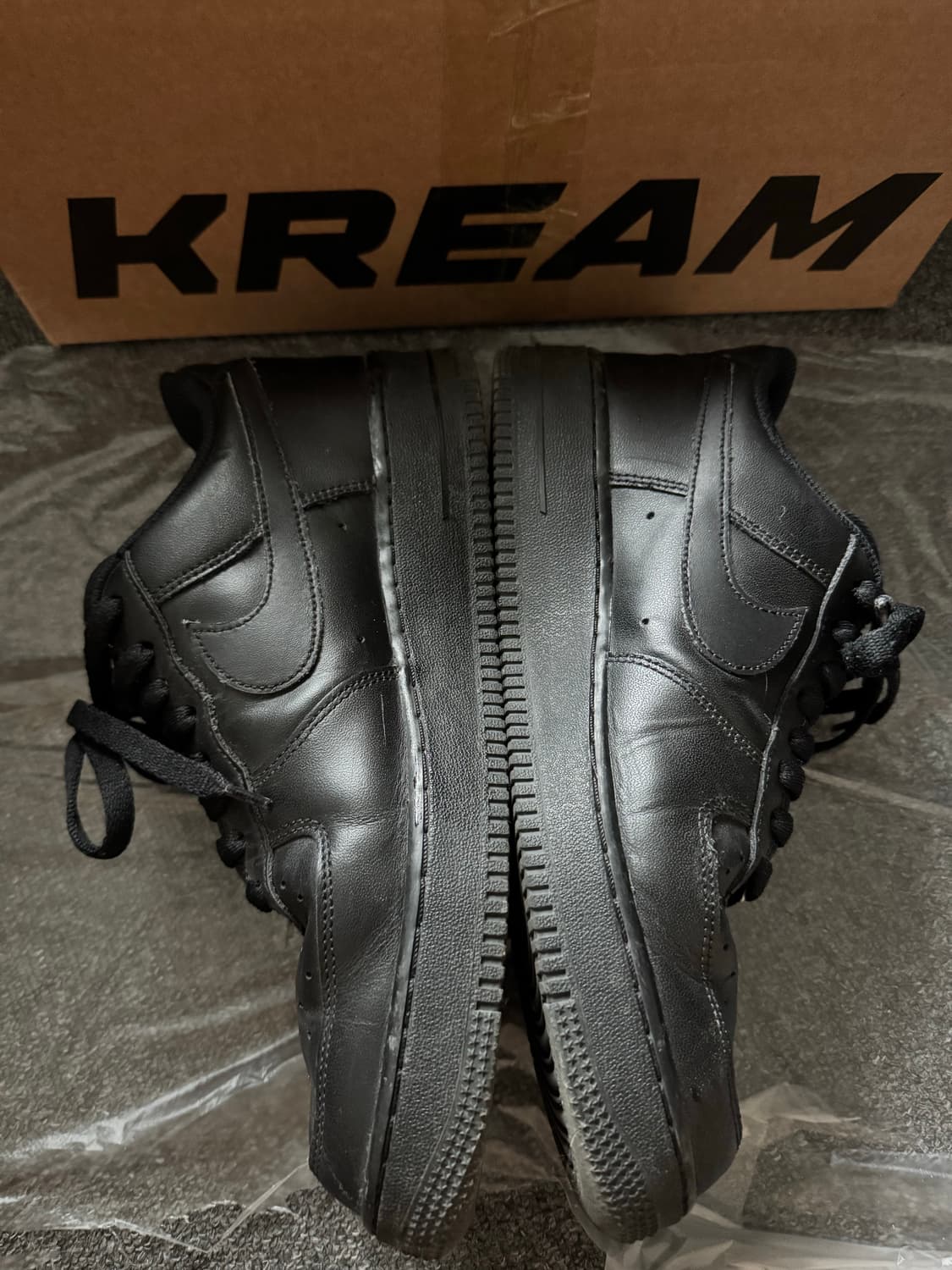 나이키 에어포스 1 '07 로우 트리플블랙 270 상품이미지3