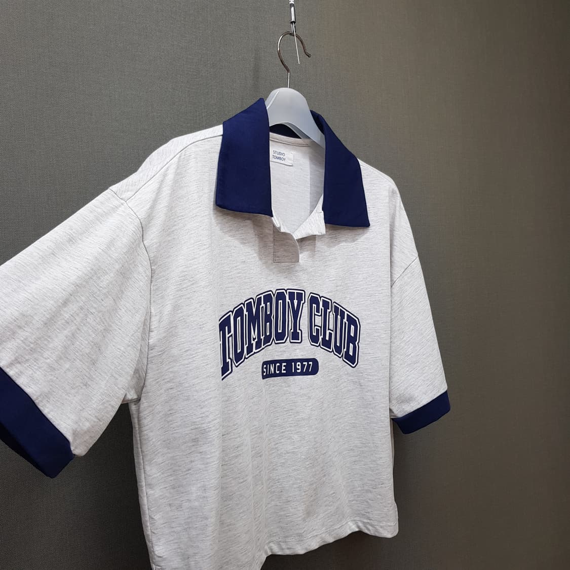 스튜디오톰보이 2023 카라 반팔 크롭 티셔츠  Free사이즈 상품이미지3