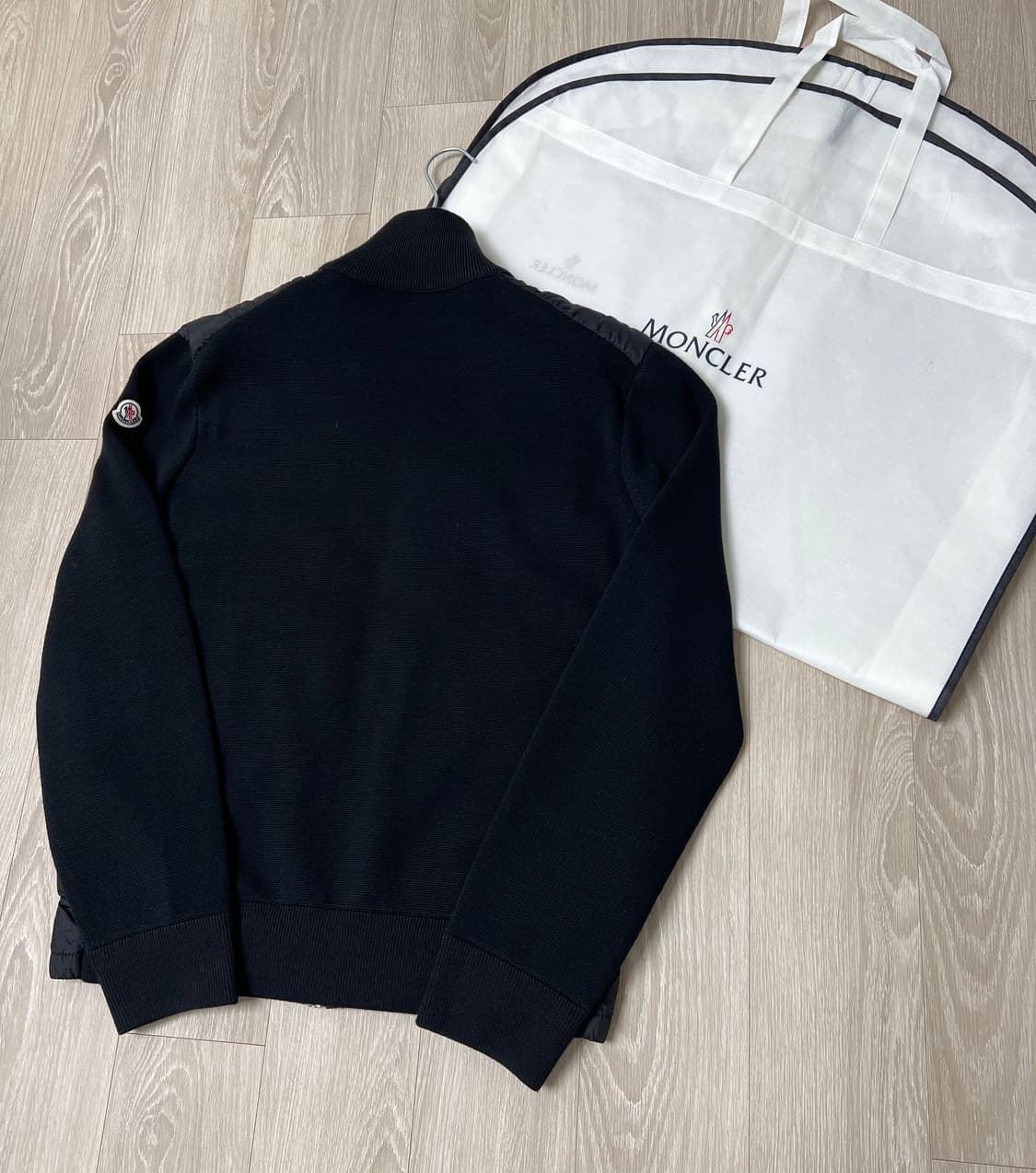 [블랙 L/새상품급] 몽클레어 김현우 니트패딩 트리콧 블랙 풀구성 상품이미지6