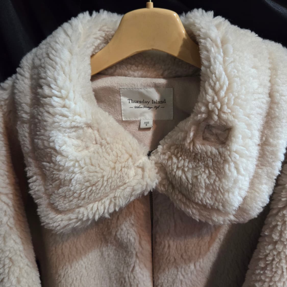 써스데이아일랜드 양모 블랜딩 무스탕 뽀글이 자켓 상품이미지3