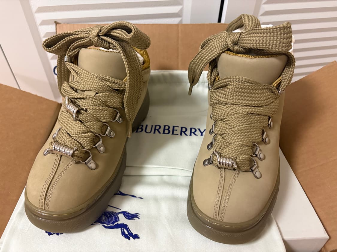 [새상품, 240]버버리 누벅 트렉 부츠 상품이미지2