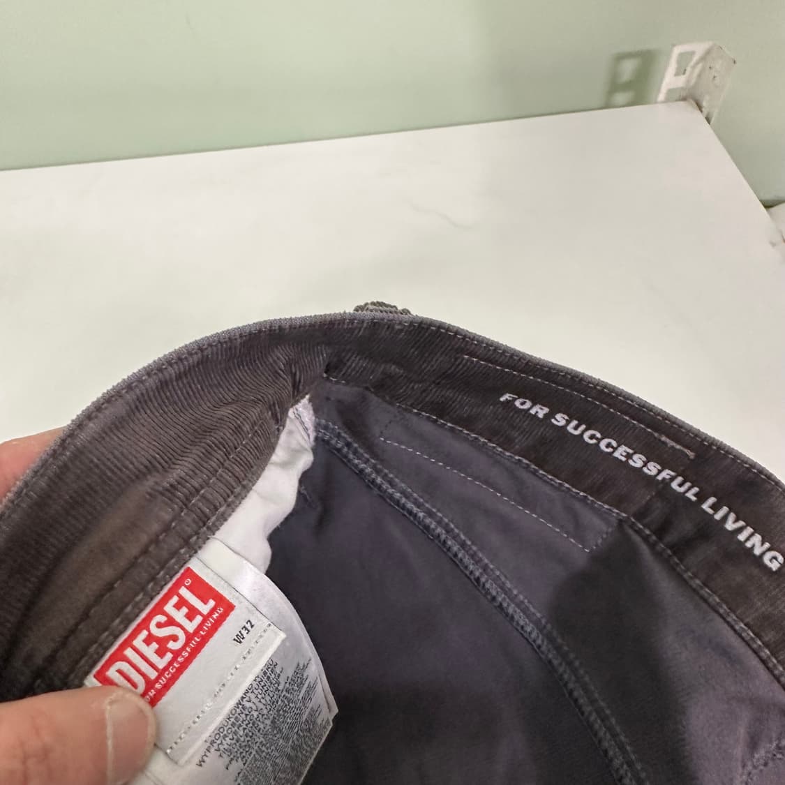 L 32 디젤인더스트리 슬림레귤러핏 녹워시드 코듀로이팬츠 상품이미지5