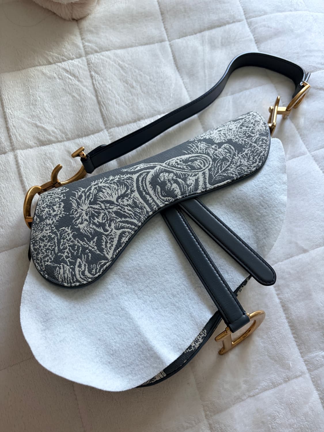 디올 뜨왈 드 주이 새들백 상품이미지1