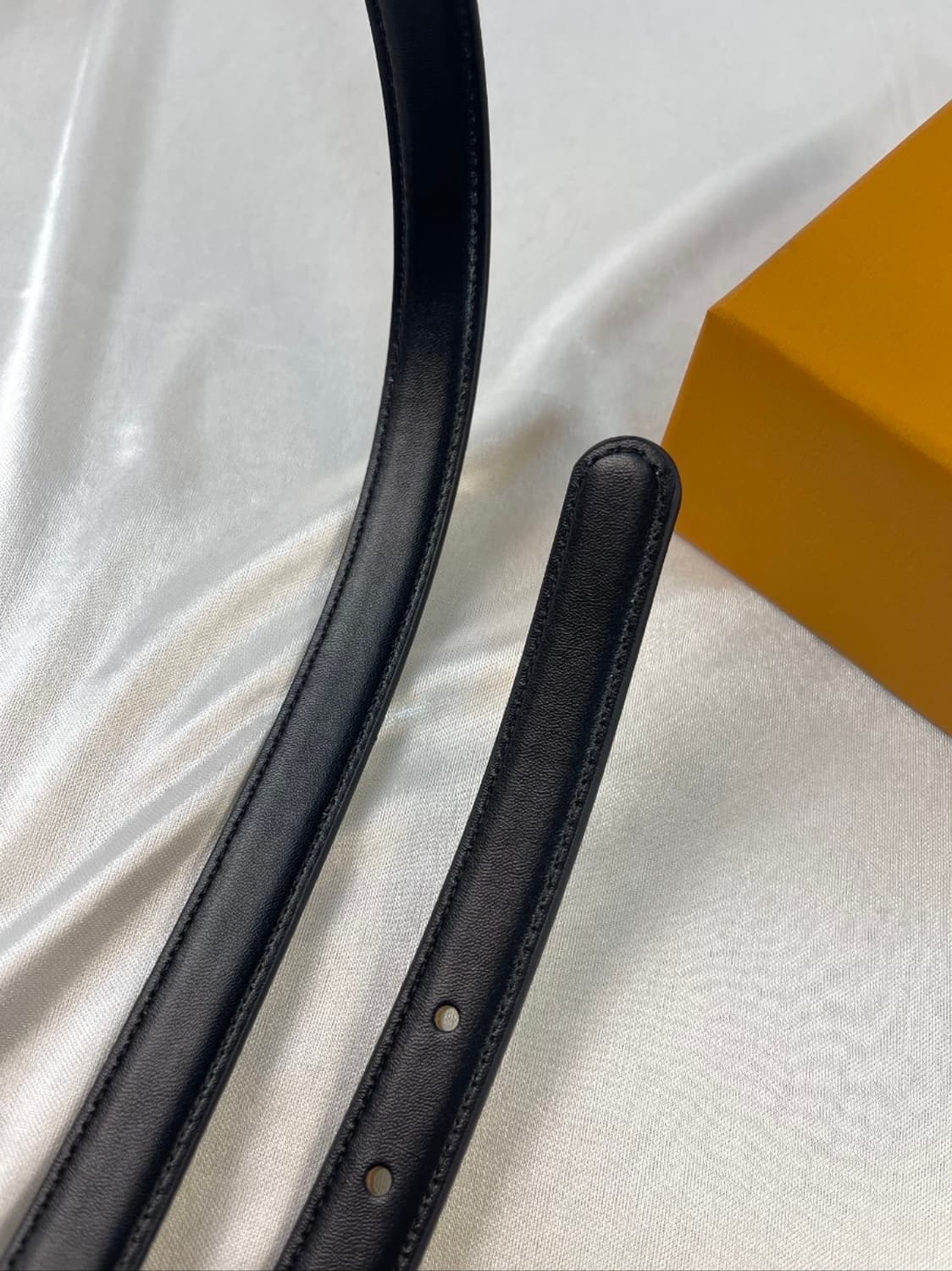 루이비통 여자 가죽벨트 화이트로고 블랙벨트 상품이미지9