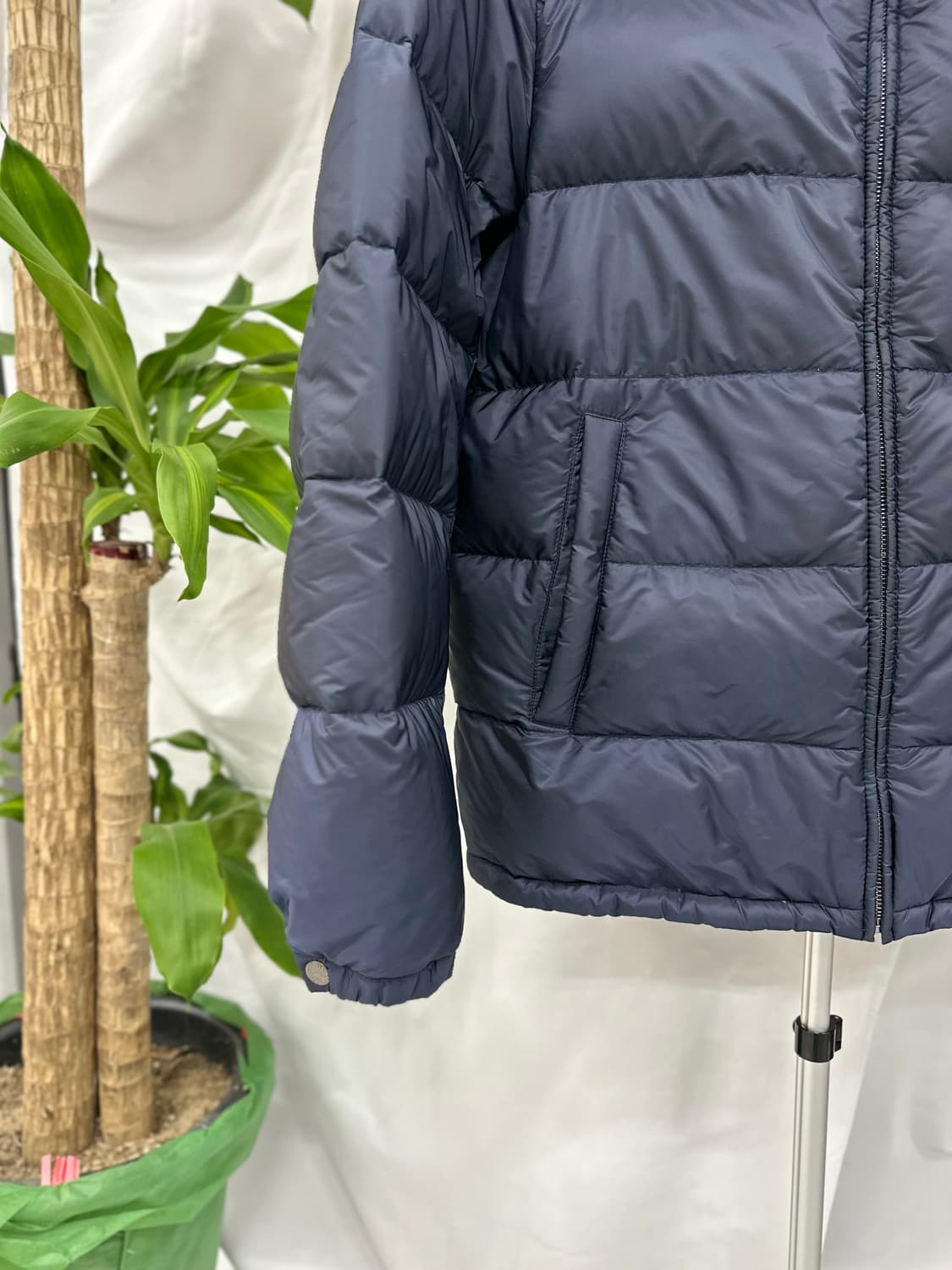 프라다 트라이앵글 패딩 네이비 52 상품이미지4