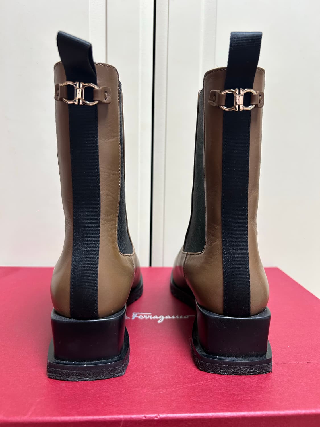 페라가모 스퀘어토 첼시부츠 (7D/245사이즈) 상품이미지2