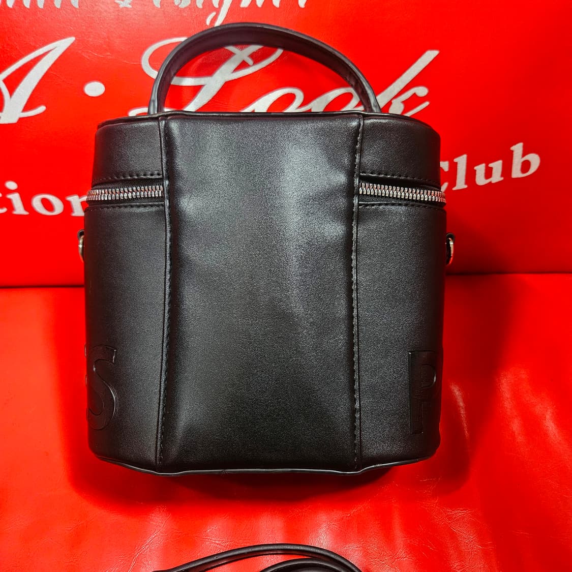 파리게이츠 가죽 스터드 보냉 크로스백  상품이미지4