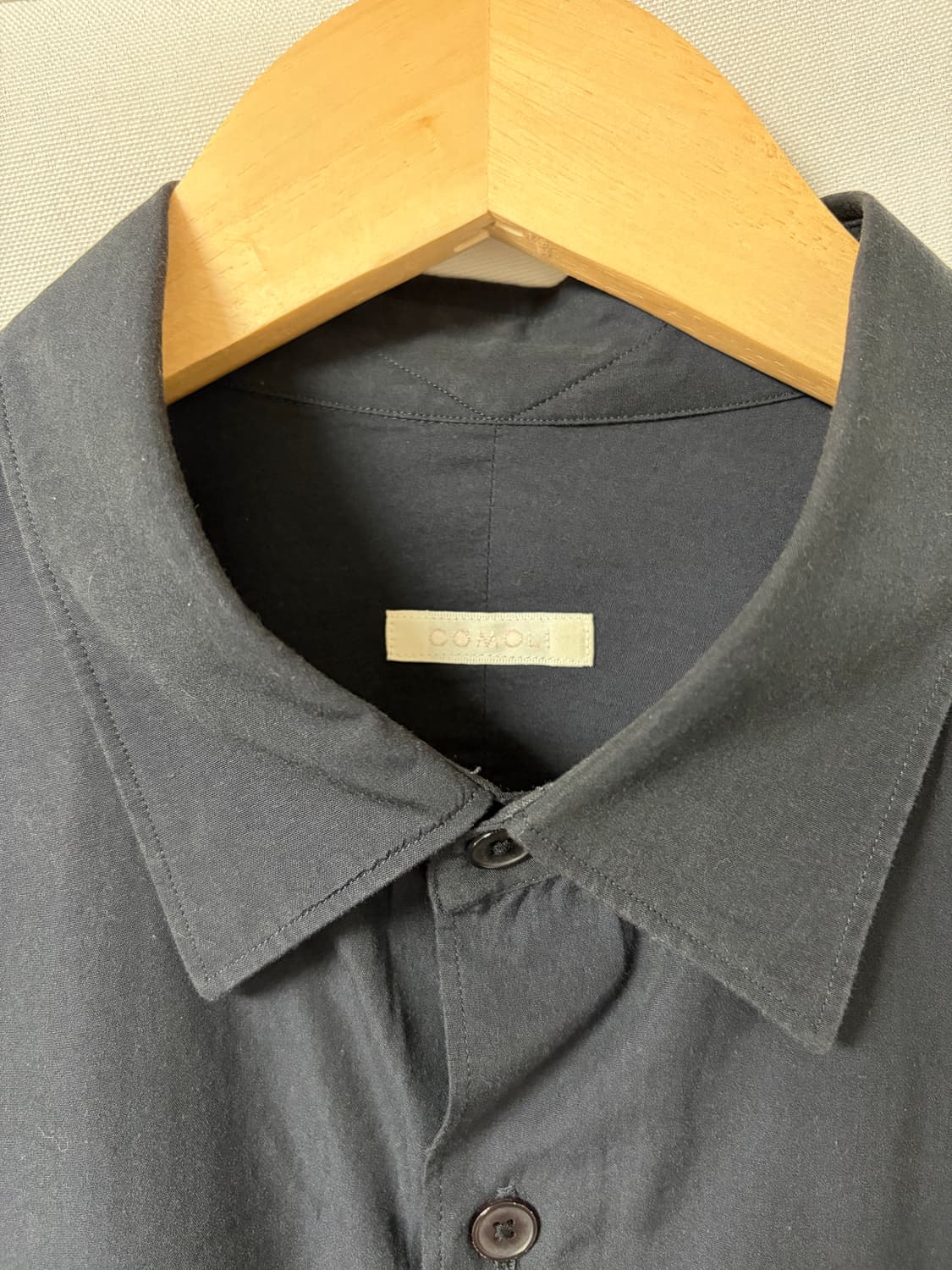 Comoli 네이비셔츠 4사이즈 판매합니다. 상품이미지3
