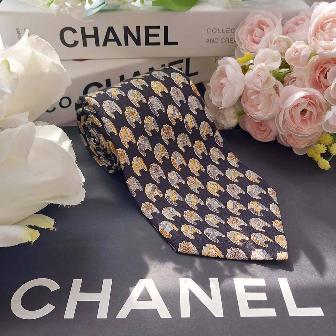 샤넬 실크 홀로그램 로고 전체 패턴 넥타이 9.5cm A+등급 K2008 상품이미지1