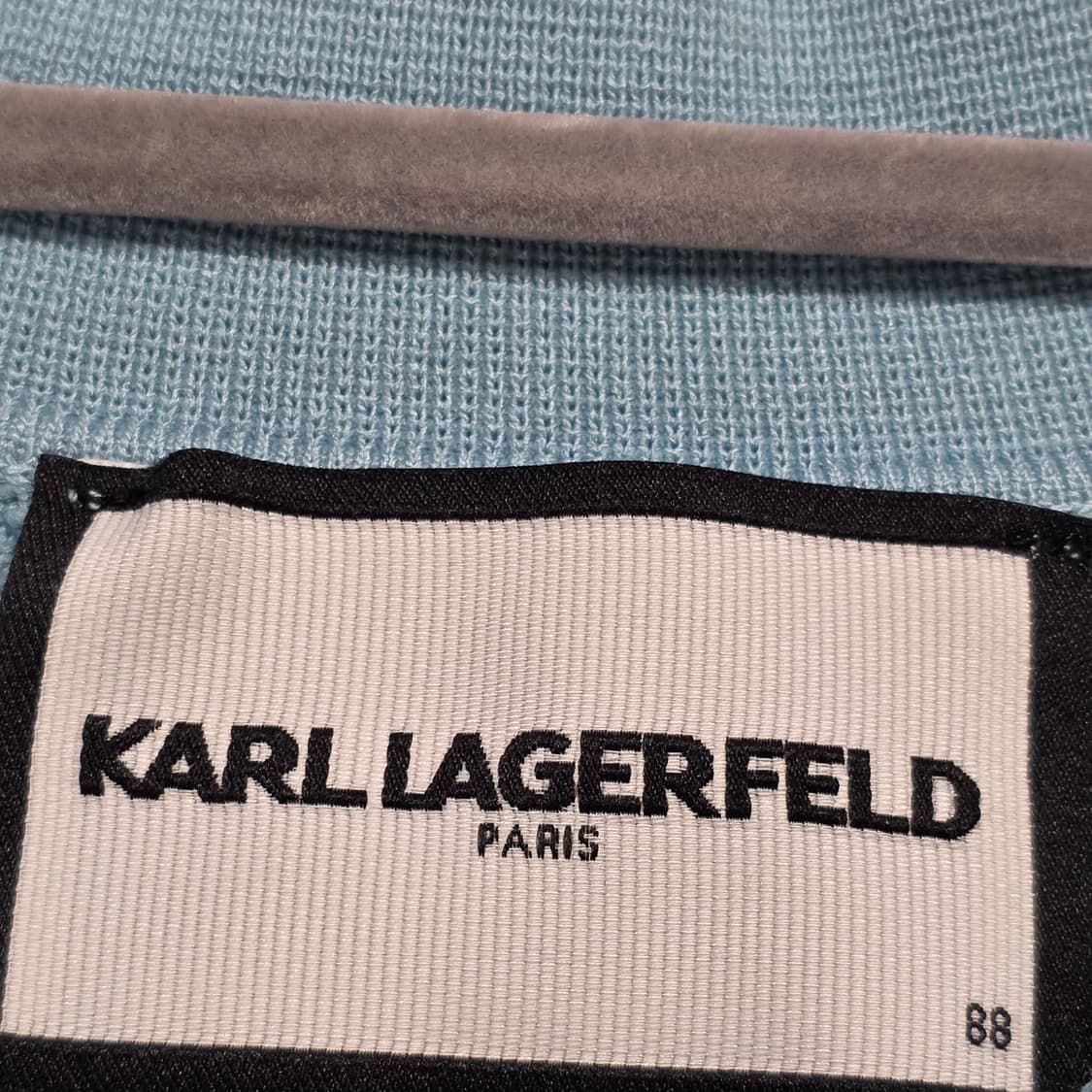 0195 칼 라거펠트 여성 반팔 니트 카라티 하늘색 펀칭 니트 88사이즈 상품이미지5