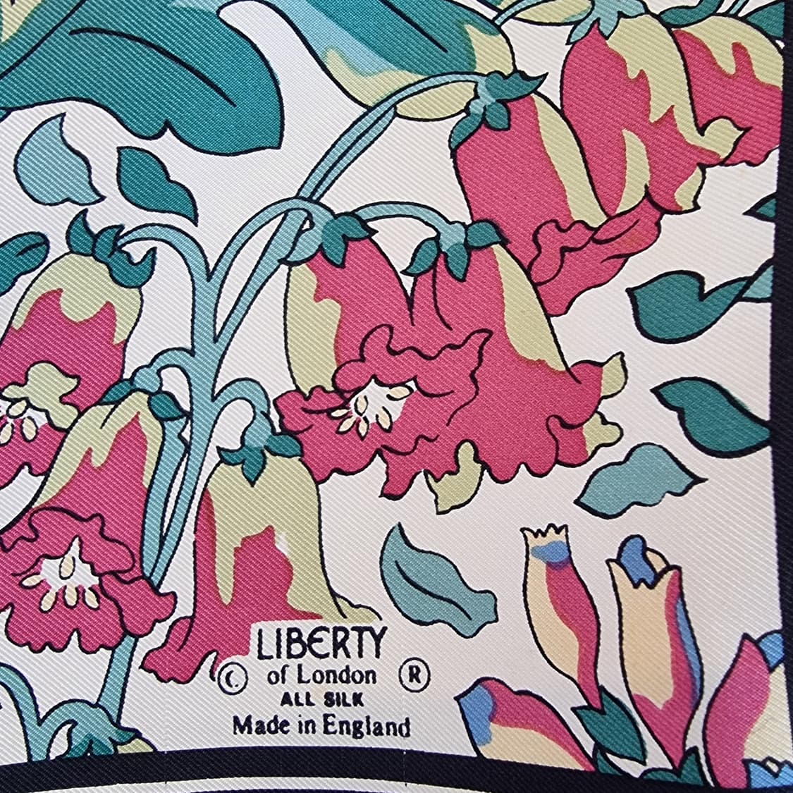 LIBERTY of London(리버티 오브 런던) 올실크 스카프 상품이미지4