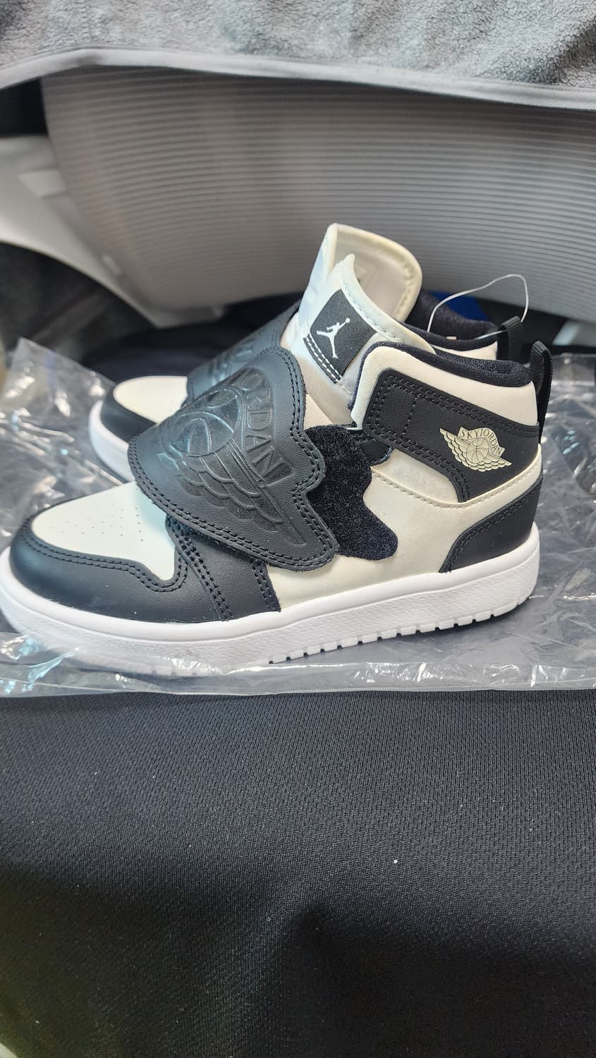 조던 키즈 벨크로 운동화 블랙/화이트 상품이미지3