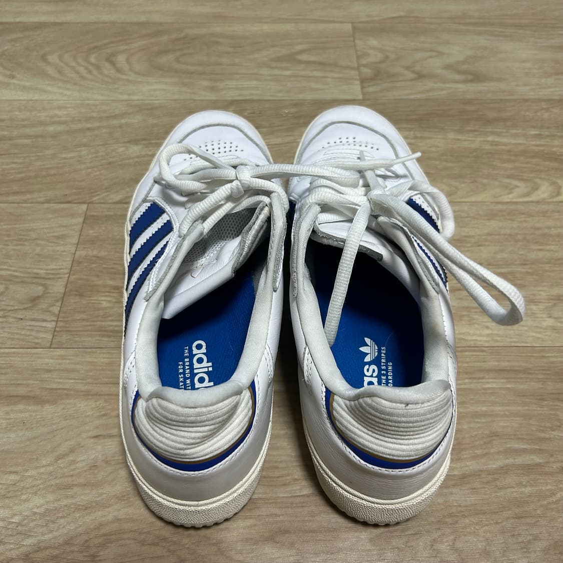 아디다스 타이션 로우 클라우드 화이트 로얄 블루 상품이미지2