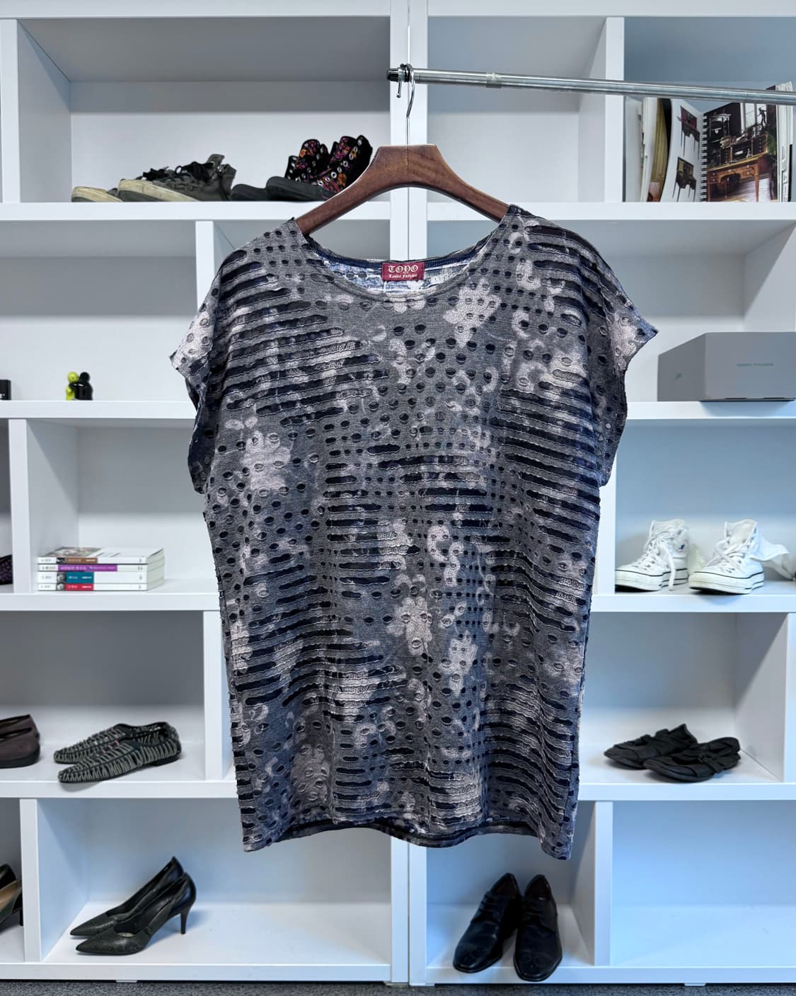 todo 컷아웃 탑 상품이미지1