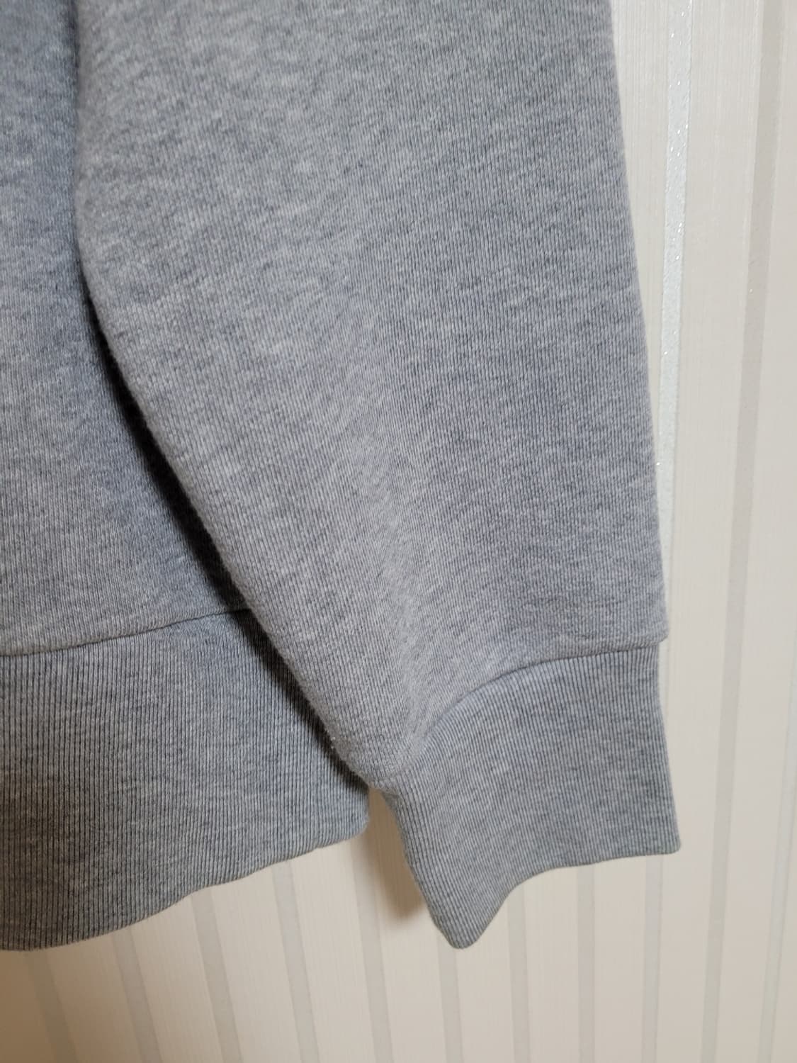 구찌 그레이 GG 사슴 패치 맨투맨 M 상품이미지4