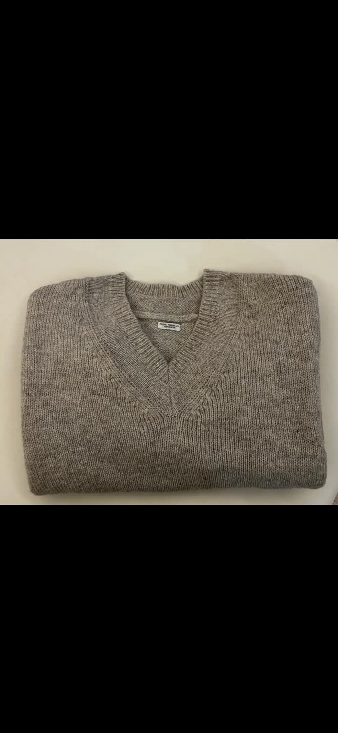 피그벨 굿맨 브이넥 스웨터 2사이즈 새상품 판매 상품이미지1