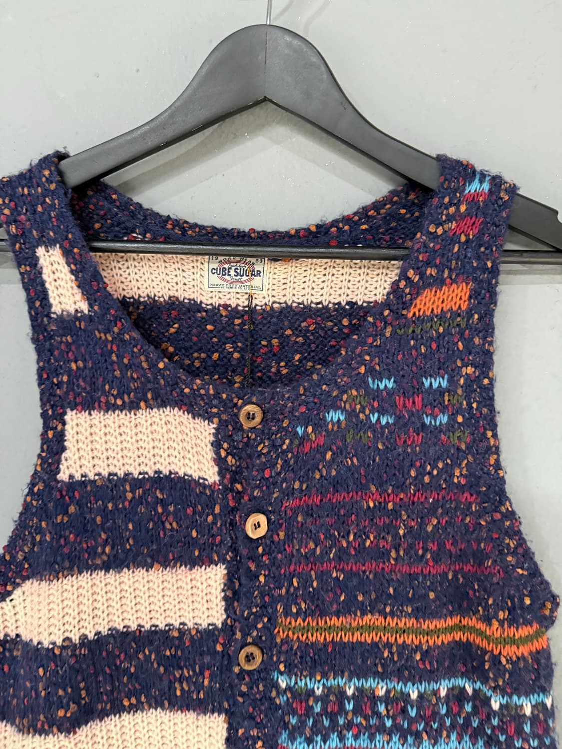 half pattern detail button-up knit vest 상품이미지5