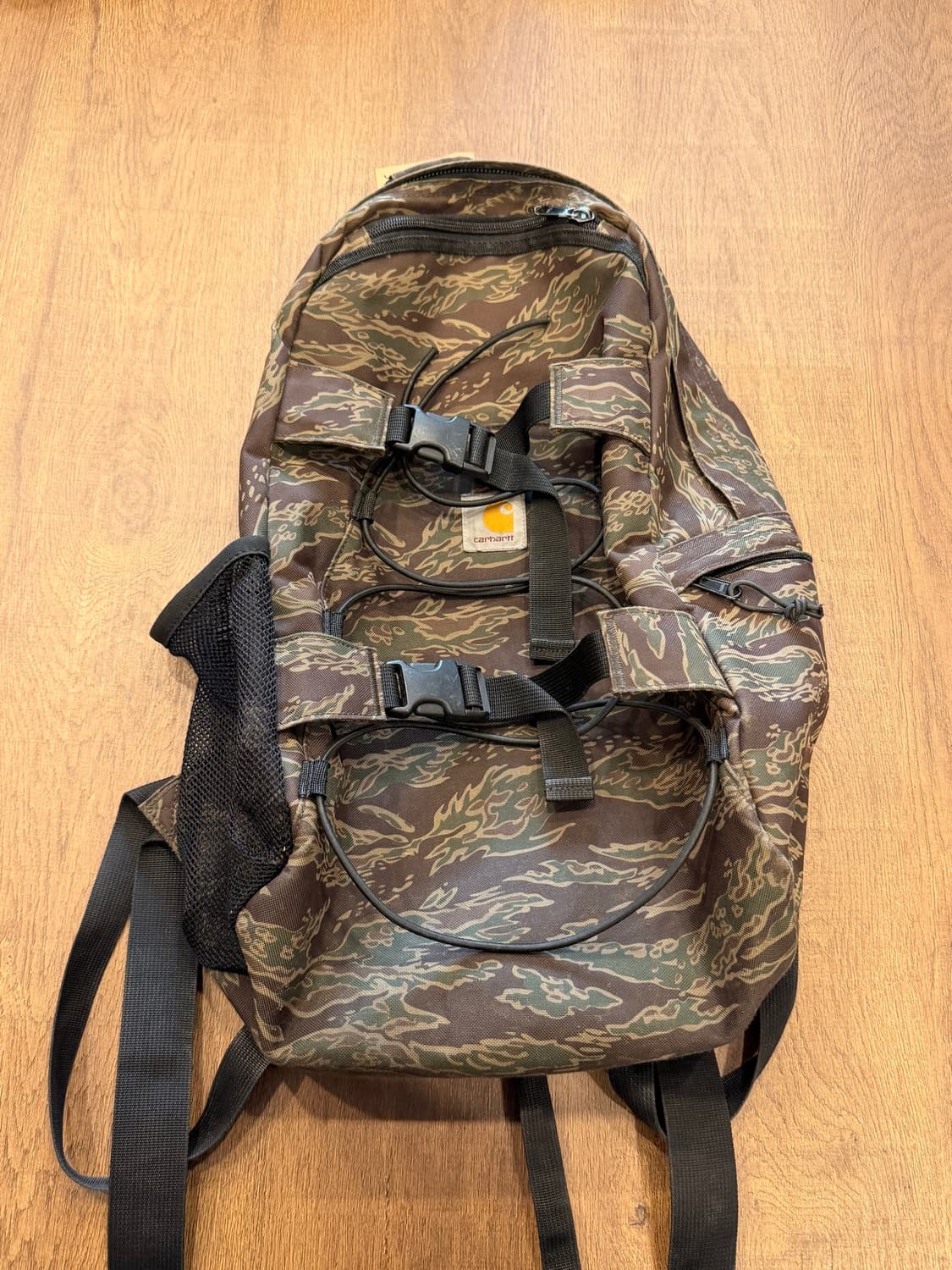 Carhartt WIP 칼하트윕 타이거카모 킥플립 백팩 상품이미지1