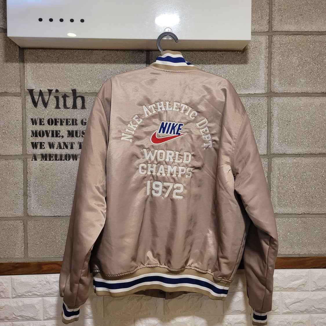 나이키 덕아웃 새틴 바시티자켓 L 상품이미지2